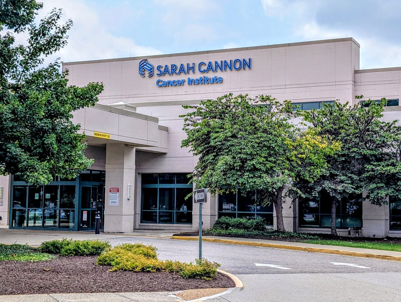 The Sarah Cannon Cancer Institute entrance at Johnston-Willis, the Fall Challenge check-in point